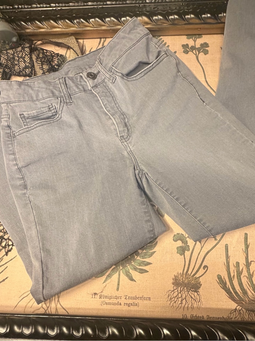 EUC American Heritage Gray wash Skinny Jeans Size 04